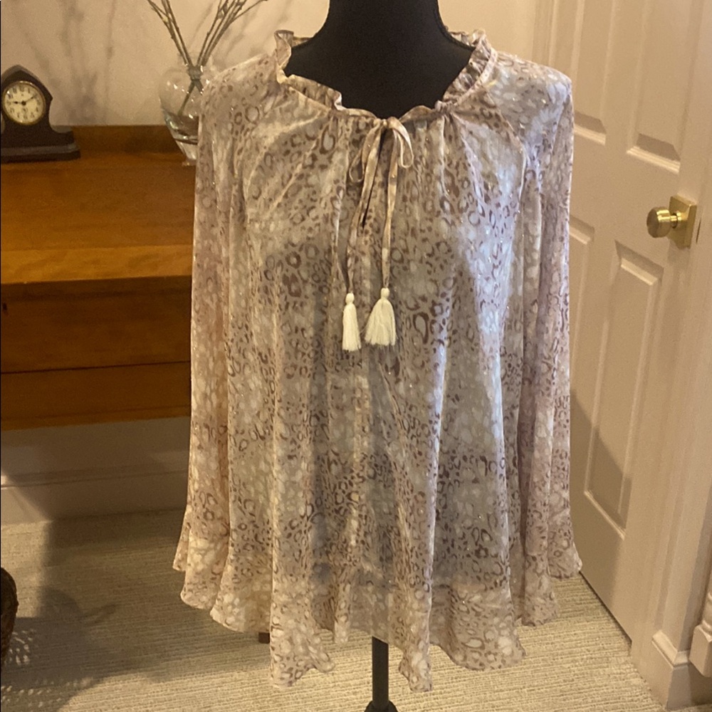 Mystrel blouse, subtle leopard print w/metallic accents, size large